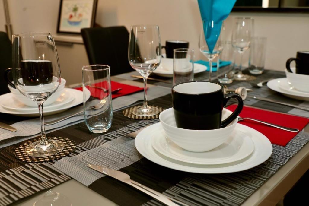 Aqua Dreams - Serviced Luxury Modern Belfast City Centre 2 Bed Apartment 外观 照片
