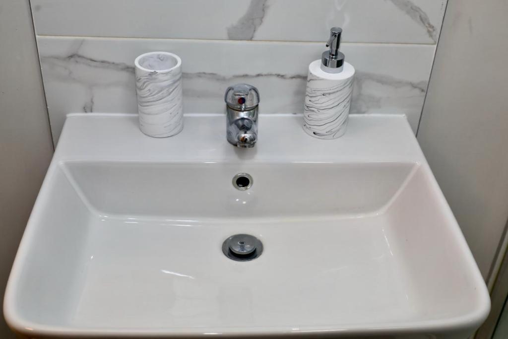 Aqua Dreams - Serviced Luxury Modern Belfast City Centre 2 Bed Apartment 外观 照片