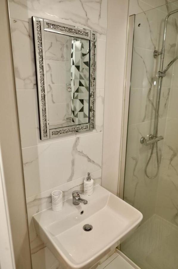 Aqua Dreams - Serviced Luxury Modern Belfast City Centre 2 Bed Apartment 外观 照片